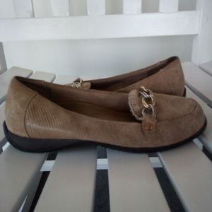 VIONIC Alda Tan Loafers Women's Size 8W